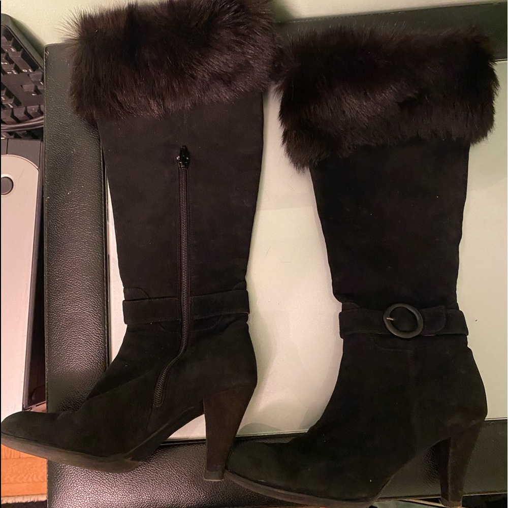 Beautiful black leather heels with fur